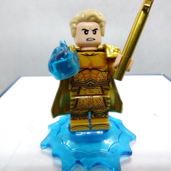 Aqua Man Custom Designed Minifigure set from Lost Kingdom - Picture 4 of 9